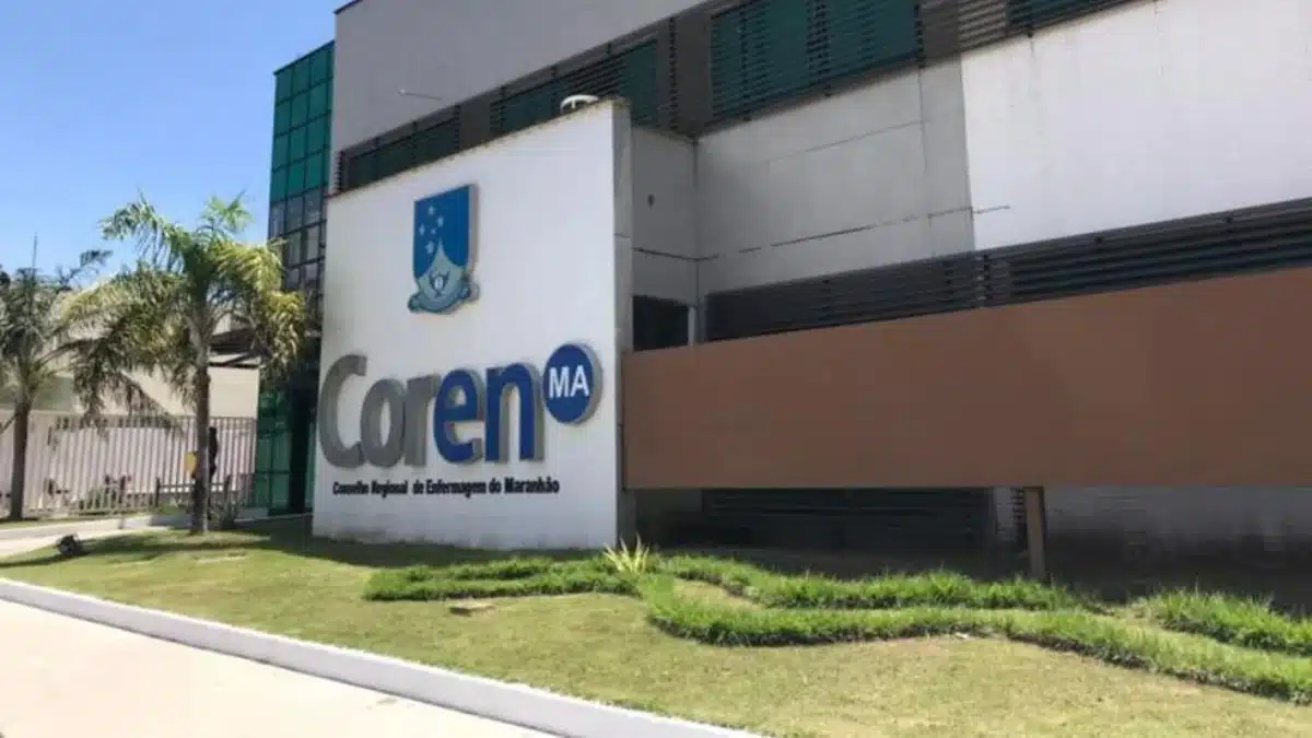 Presidente do COREN-MA é condecorado com medalha Simão Estácio da Silveira