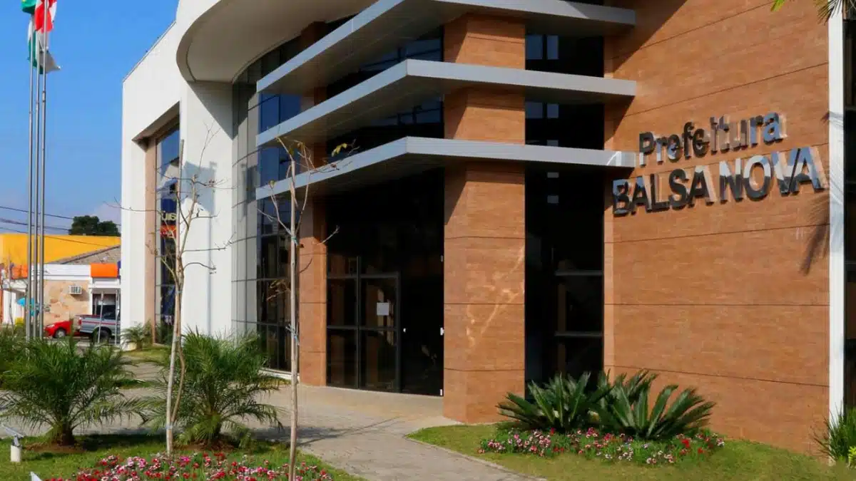 Balsa Nova suspende refeição de funcionários do hospital e exige que eles não saiam para almoçar