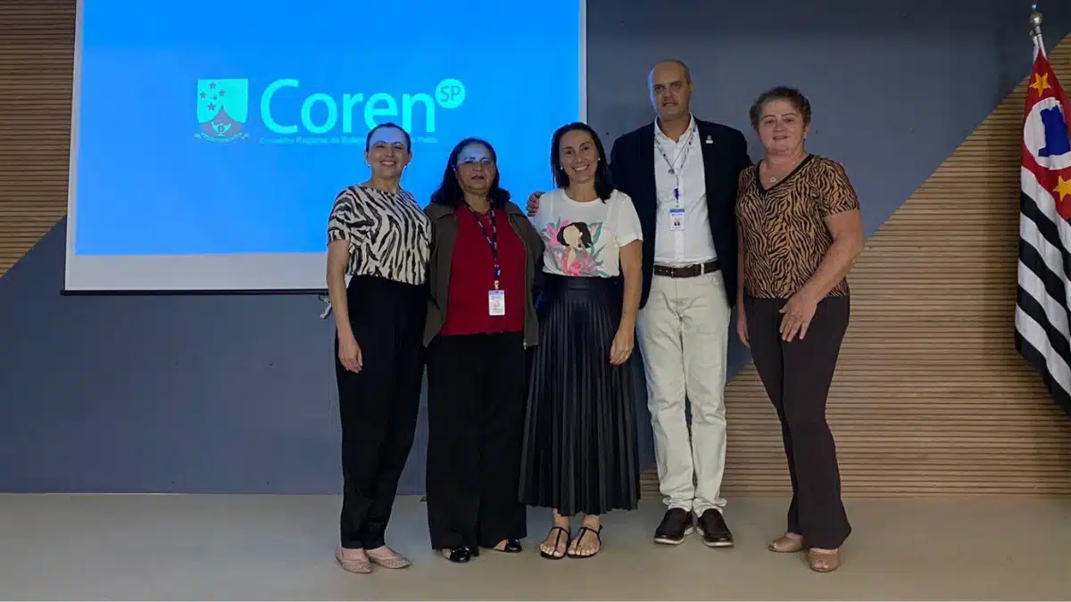 Coren-SP palestra sobre legislação e exercício profissional a alunos da UniPinhal