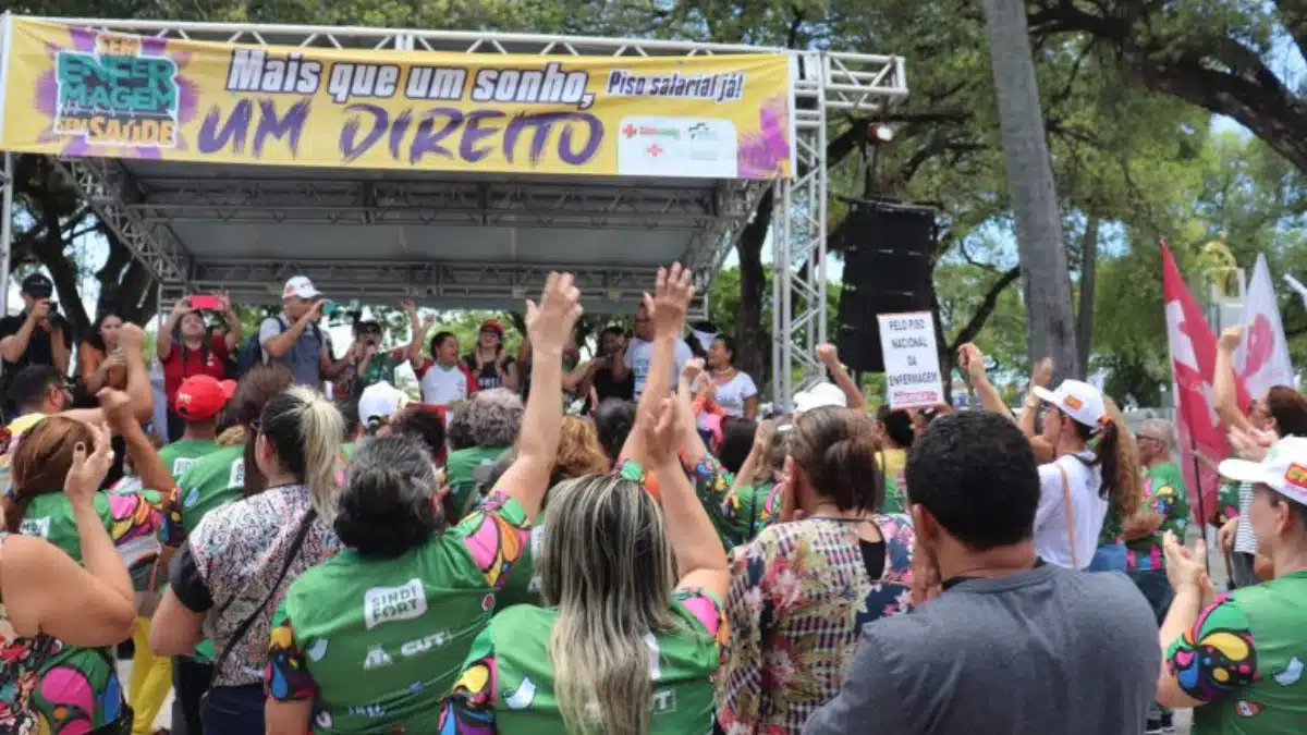 Enfermagem cearense aprova calendário de mobilizações e greve por tempo indeterminado
