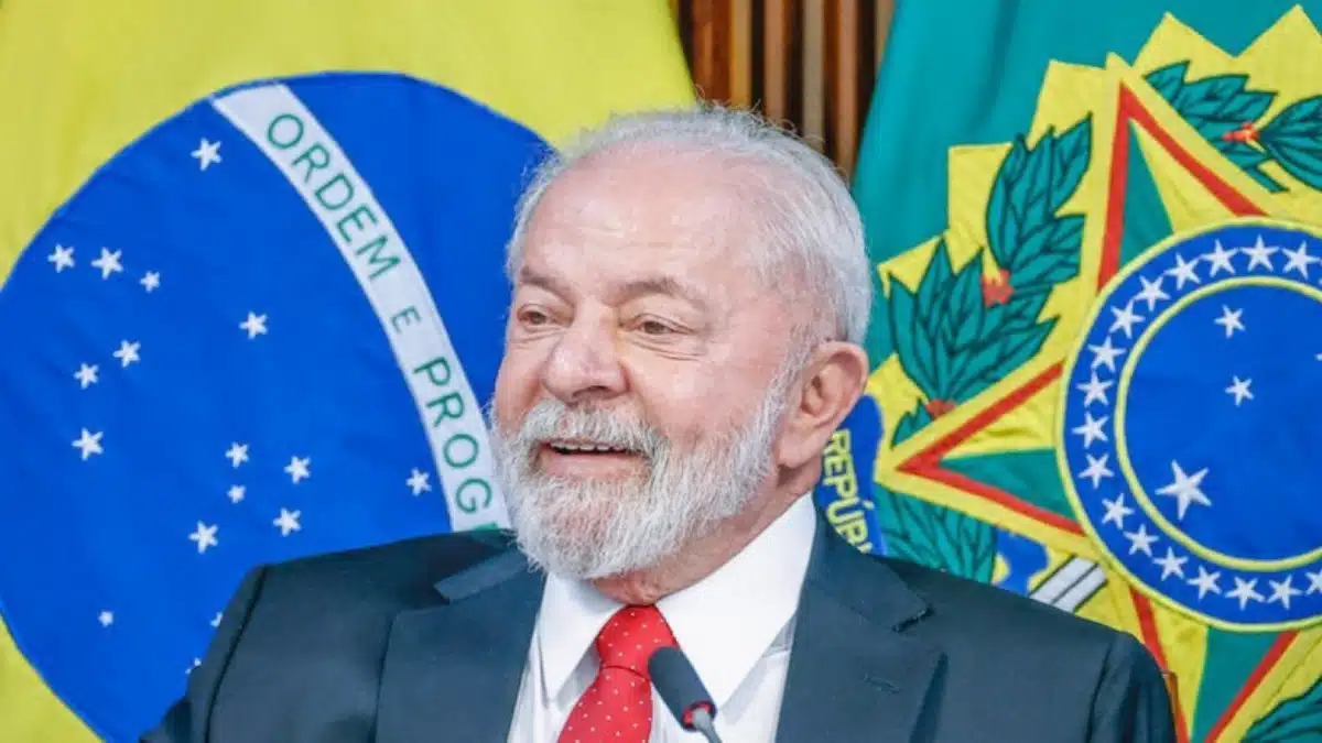 Lula assina projeto que separa R$ 7,3 bilhões em recursos para o Piso da Enfermagem
